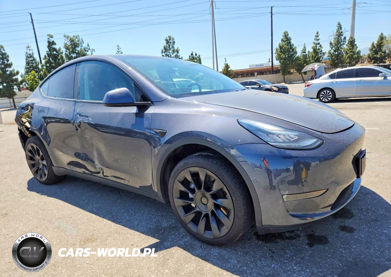 2020 Tesla Model Y VIN:5YJYGDEFXLF004761 - 4