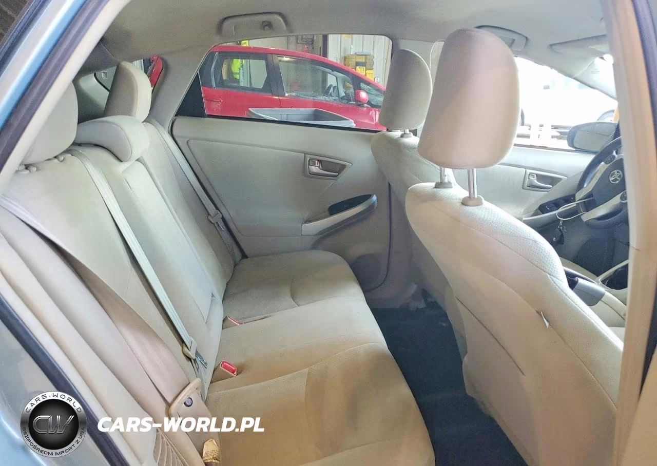 2015 Toyota Prius Two VIN:JTDKN3DU2F1963123 - 10