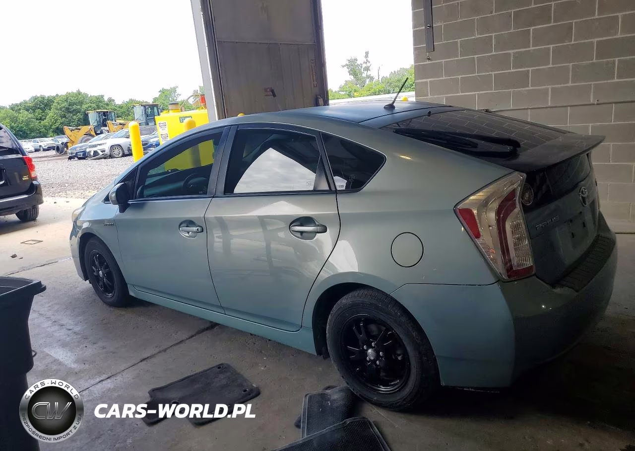 2015 Toyota Prius Two VIN:JTDKN3DU2F1963123 - 2