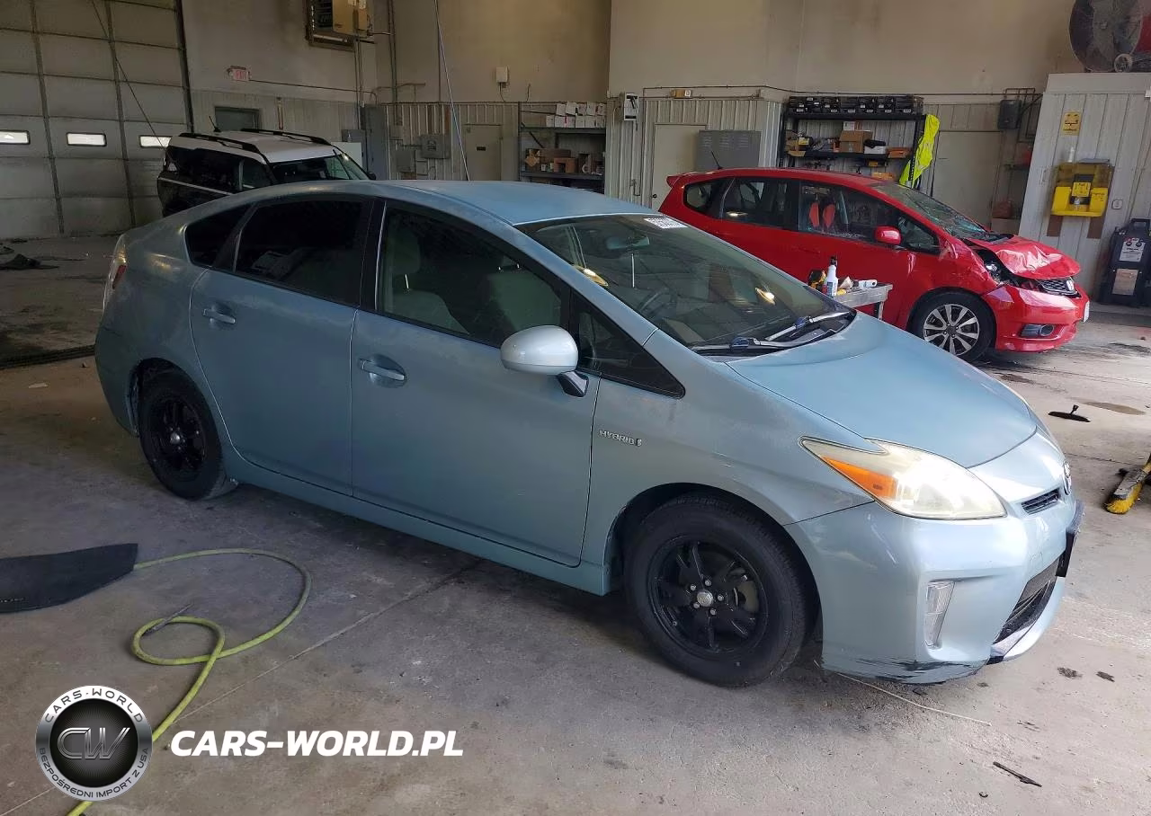 2015 Toyota Prius Two VIN:JTDKN3DU2F1963123 - 4