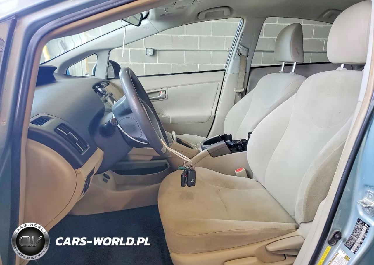 2015 Toyota Prius Two VIN:JTDKN3DU2F1963123 - 7