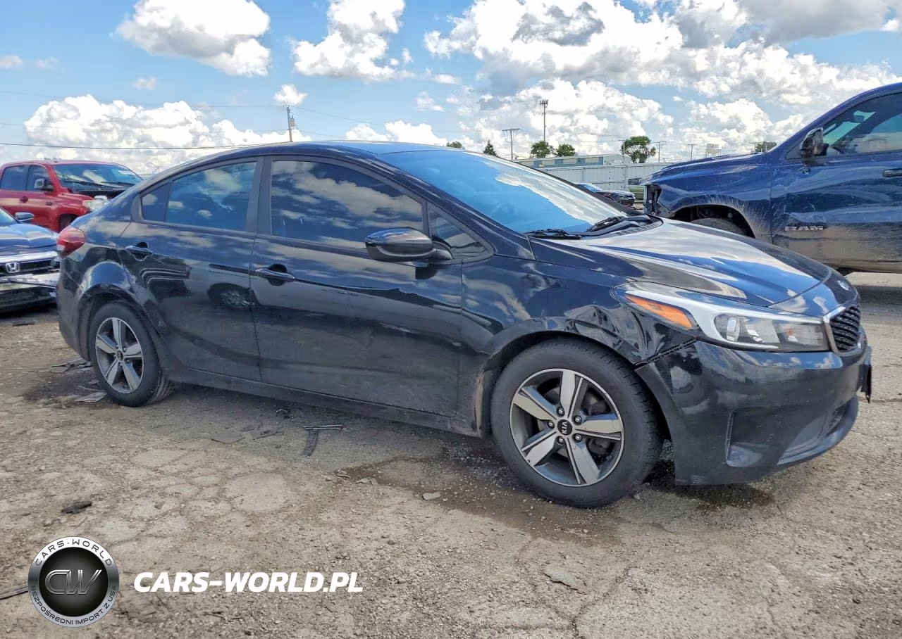 2018 Kia Forte Lx VIN:3KPFL4A70JE261139 - 4