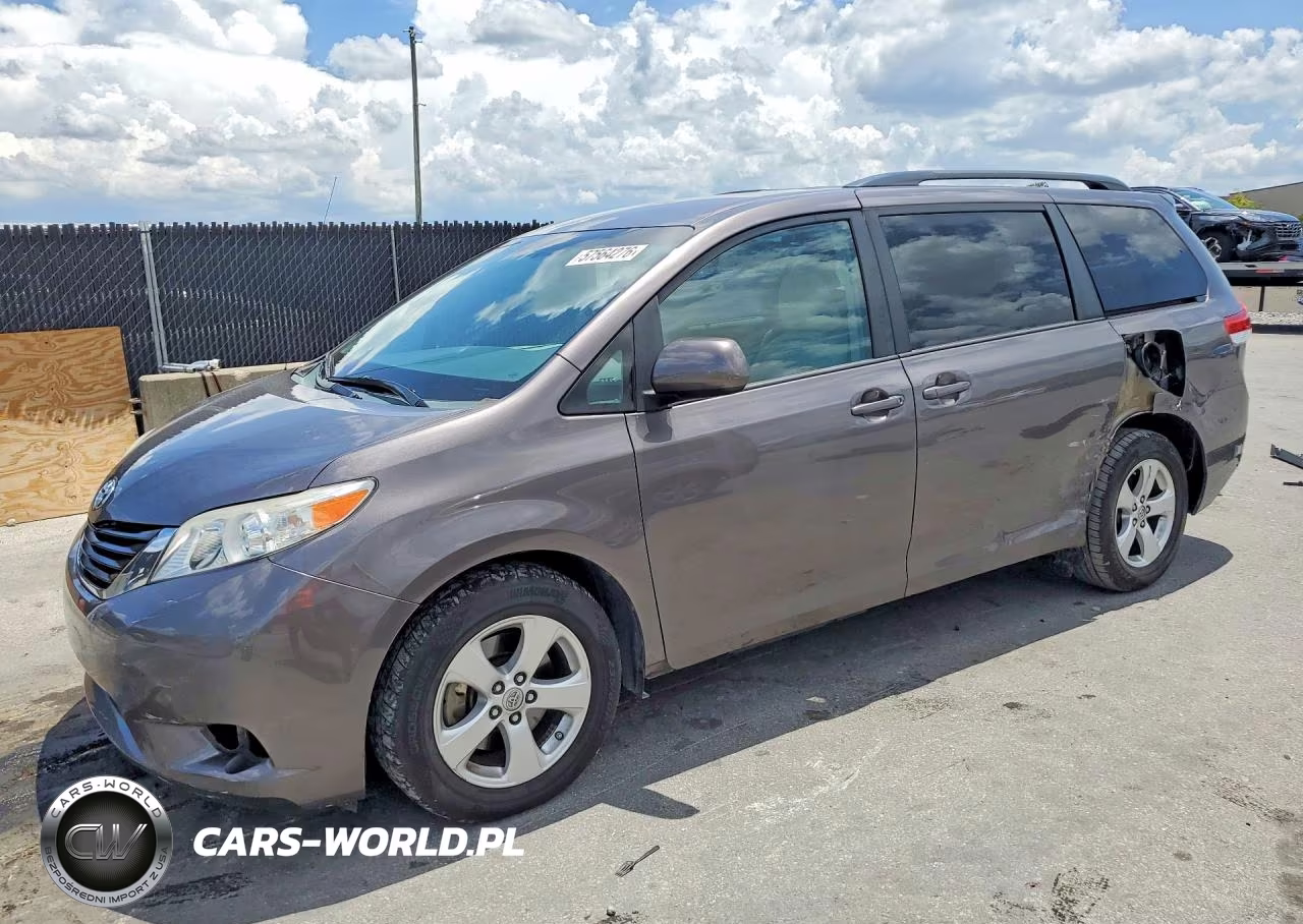 2014 Toyota Sienna Le – zdjęcie 1 z 14