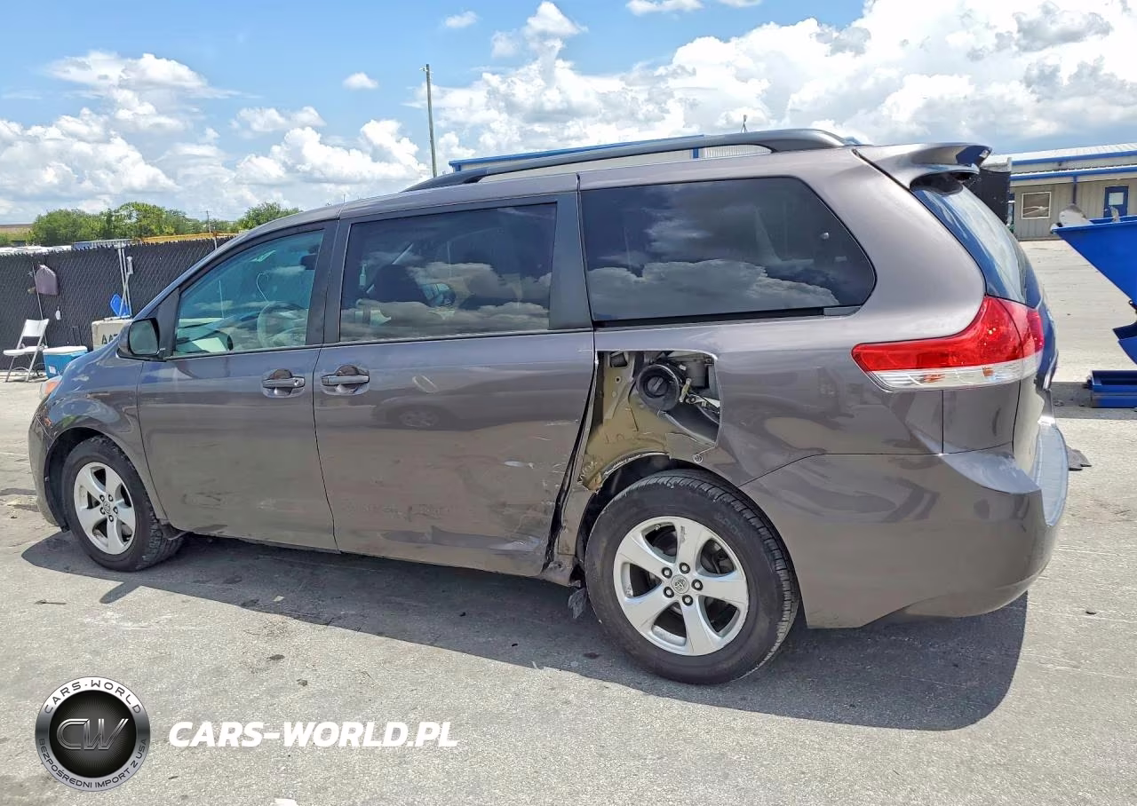 2014 Toyota Sienna Le VIN:5TDKK3DC7ES499473 - 2