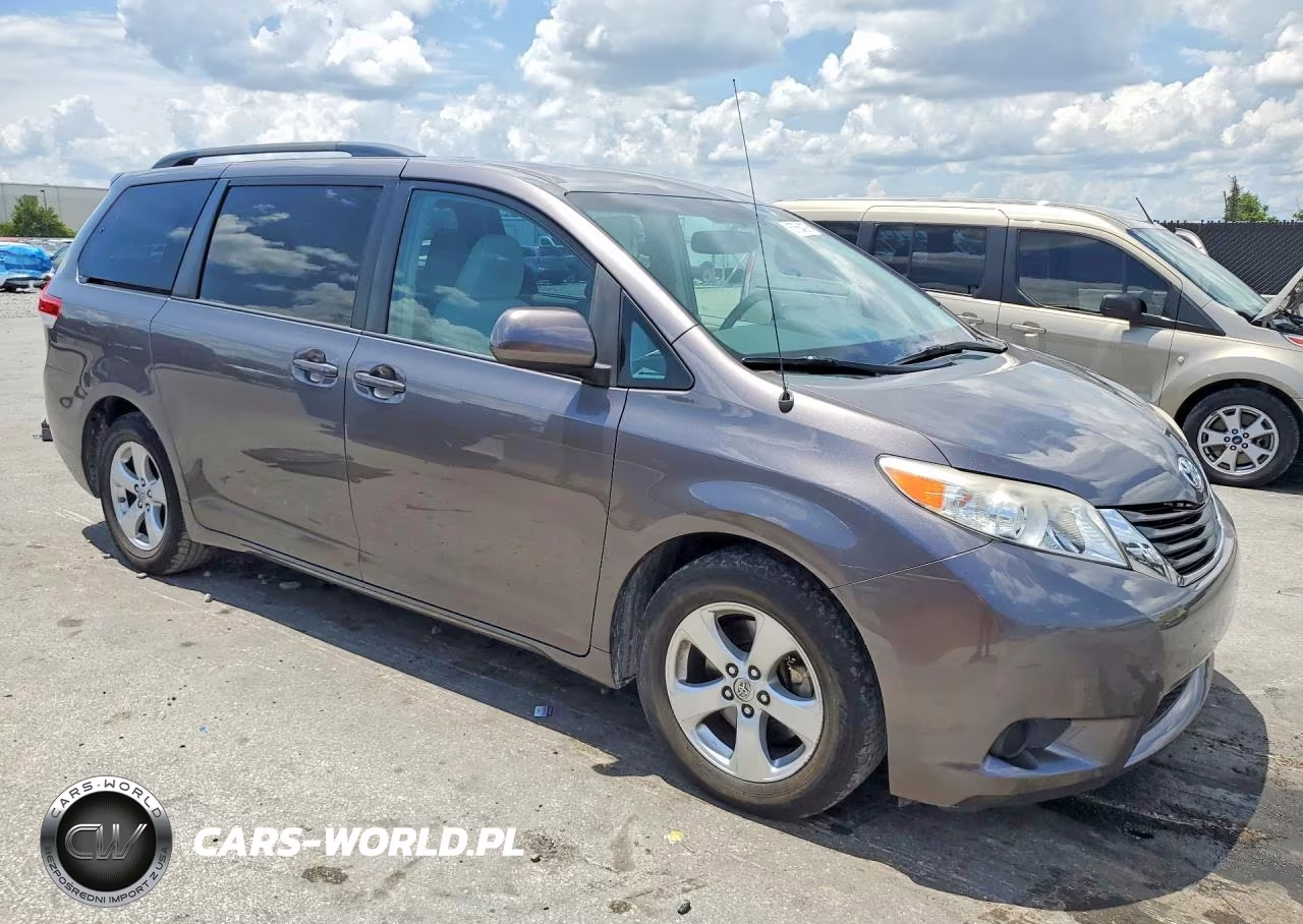 2014 Toyota Sienna Le VIN:5TDKK3DC7ES499473 - 4