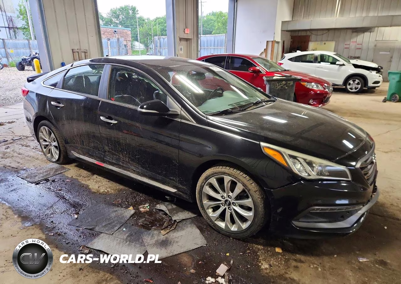 2015 Hyundai Sonata Sport VIN:5NPE34AF4FH117261 - 4