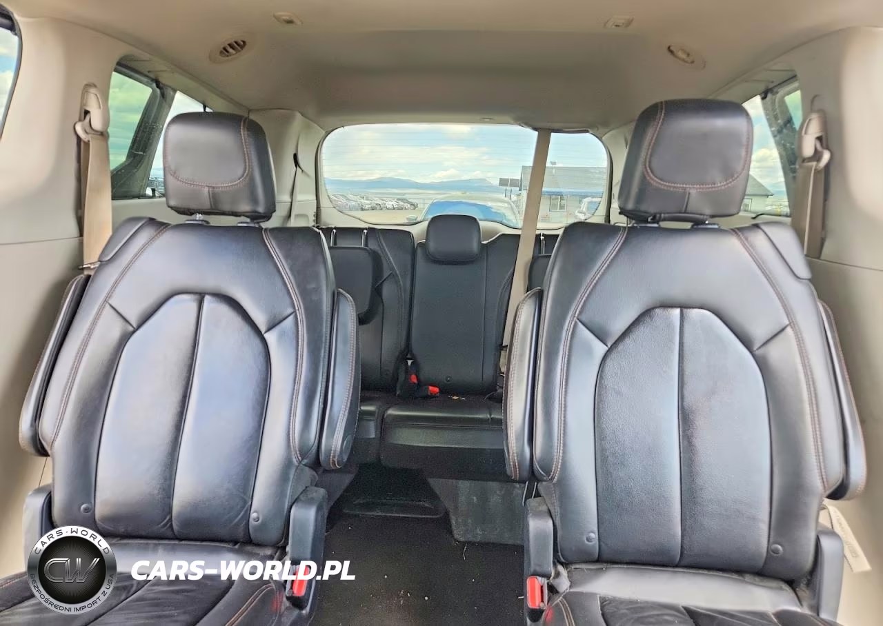 2017 Chrysler Pacifica Touring L VIN:2C4RC1BG6HR688005 - 10