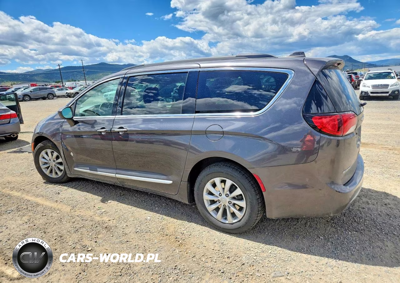 2017 Chrysler Pacifica Touring L VIN:2C4RC1BG6HR688005 - 2