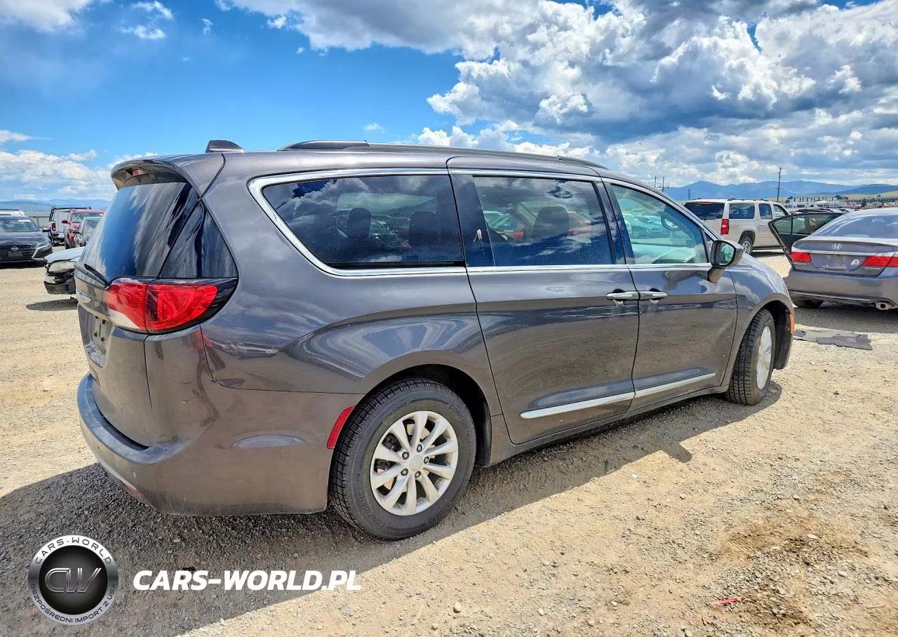 2017 Chrysler Pacifica Touring L VIN:2C4RC1BG6HR688005 - 3