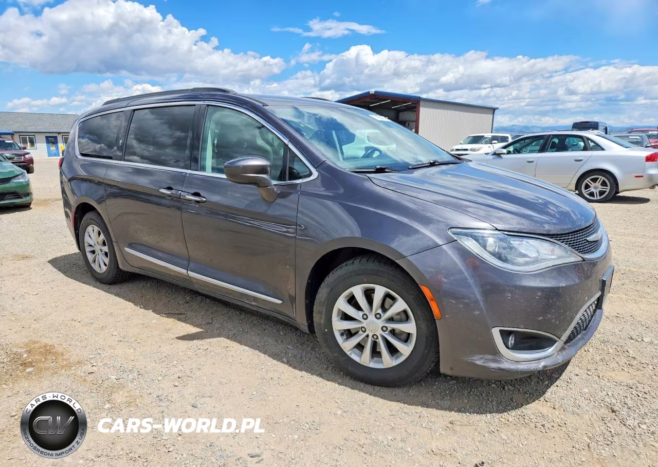 2017 Chrysler Pacifica Touring L VIN:2C4RC1BG6HR688005 - 4