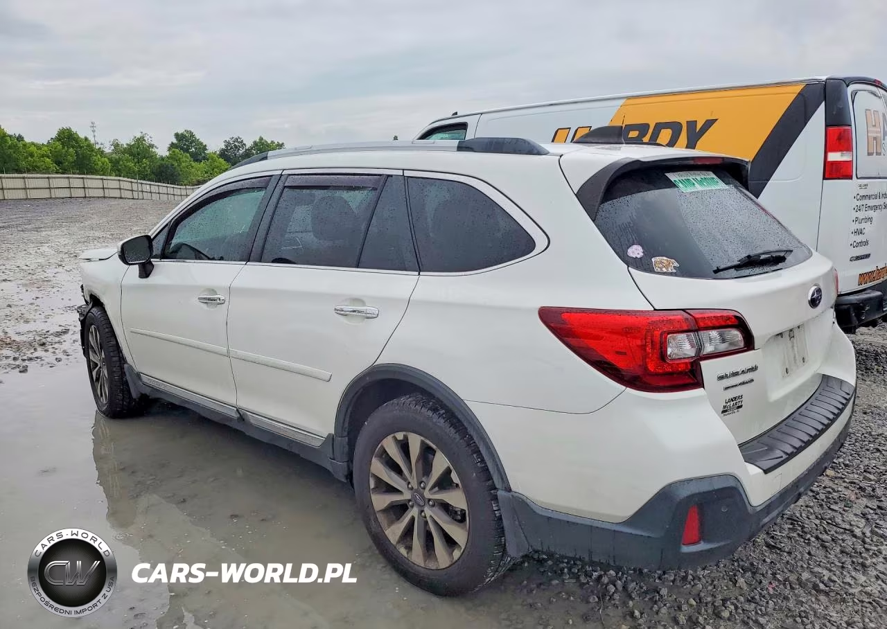 2018 Subaru Outback Touring VIN:4S4BSATCXJ3246631 - 2