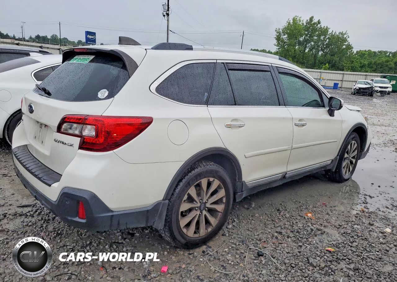 2018 Subaru Outback Touring VIN:4S4BSATCXJ3246631 - 3