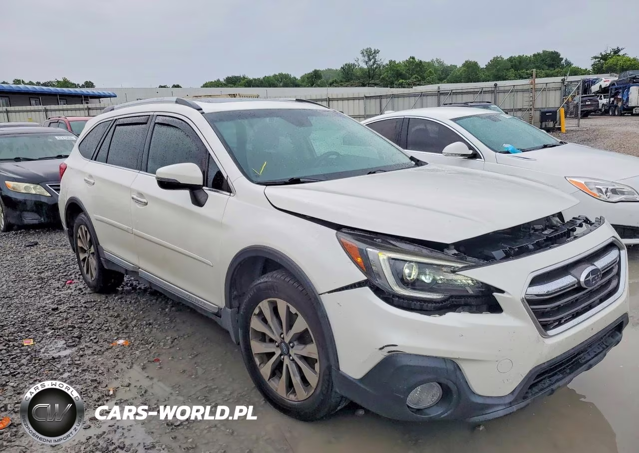 2018 Subaru Outback Touring VIN:4S4BSATCXJ3246631 - 4
