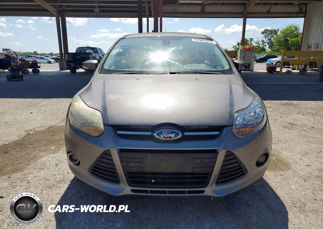 2012 Ford Focus Titanium VIN:1FAHP3N28CL399484 - 5