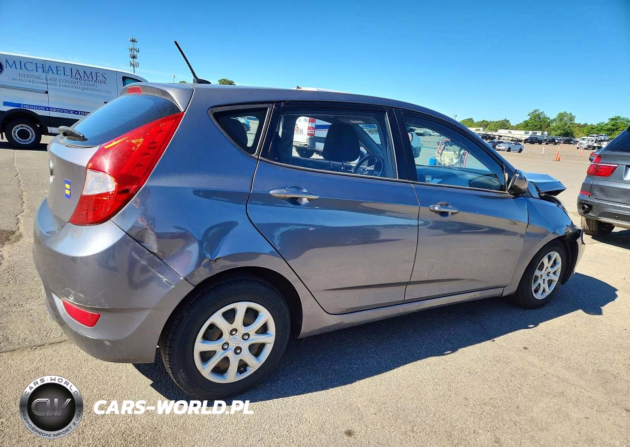 2014 Hyundai Accent Gs VIN:KMHCT5AE4EU163063 - 3