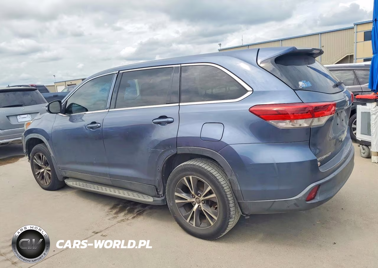 2019 Toyota Highlander Le VIN:5TDZZRFH1KS329496 - 2