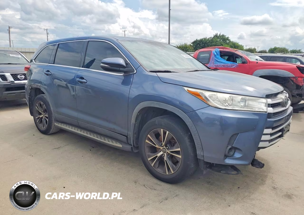 2019 Toyota Highlander Le VIN:5TDZZRFH1KS329496 - 4
