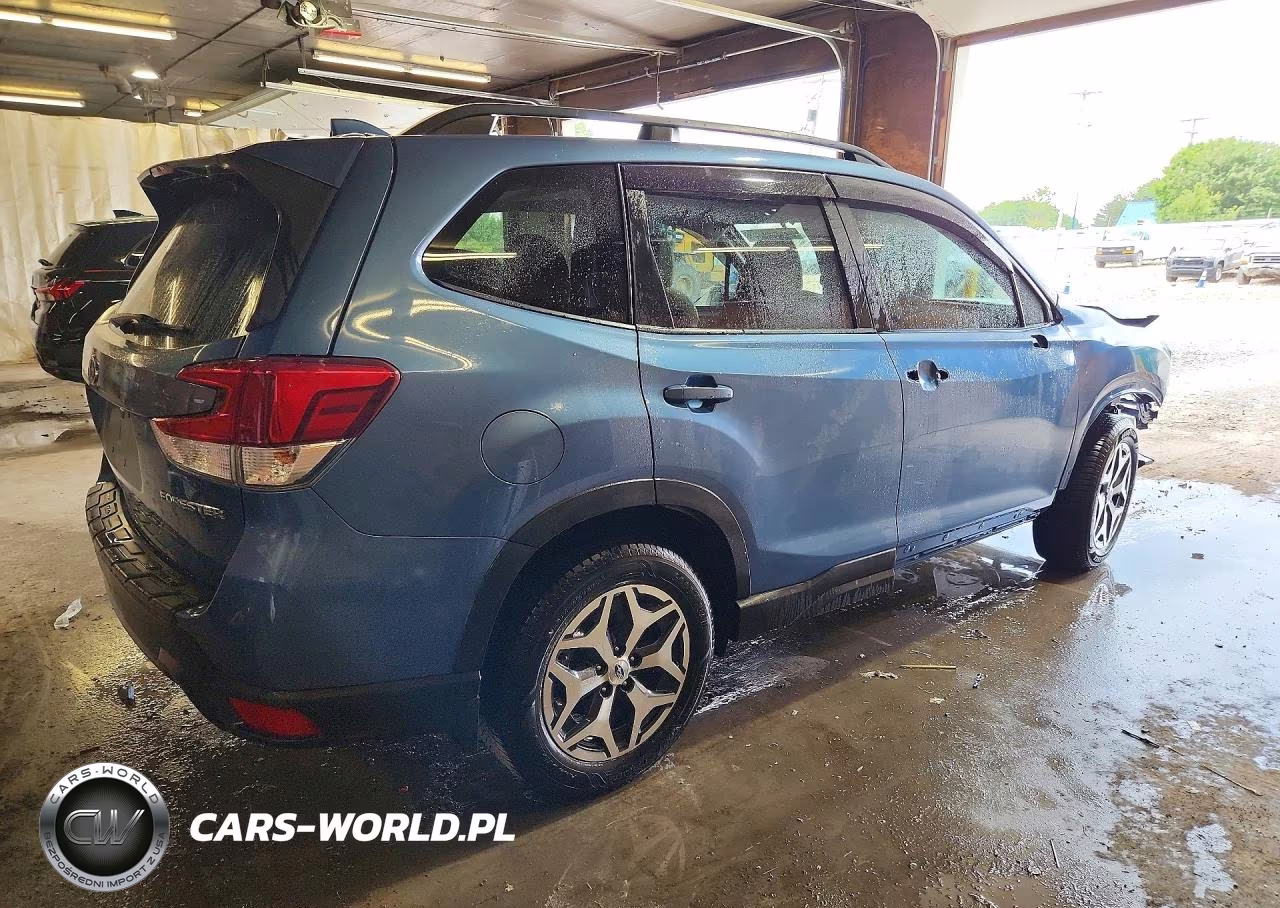 2019 Subaru Forester Premium VIN:JF2SKAEC9KH584142 - 3