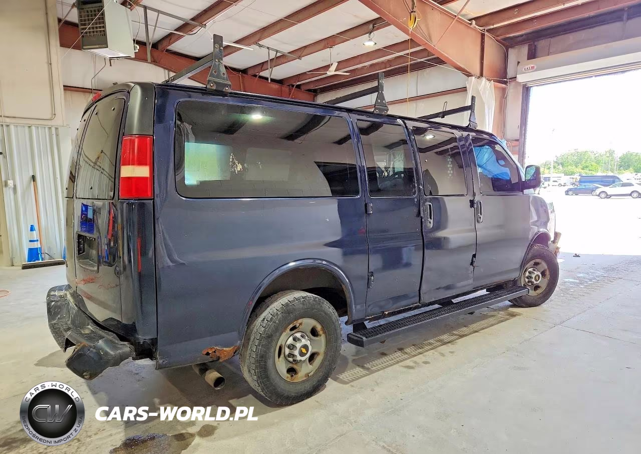 2010 Chevrolet Express G3500 VIN:1GC2GTBG2A1113945 - 3