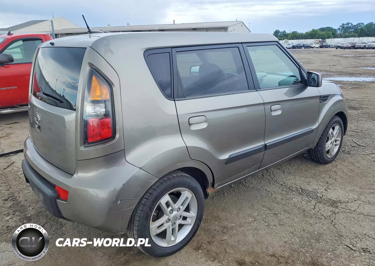 2010 Kia Soul + VIN:KNDJT2A29A7118659 - 3