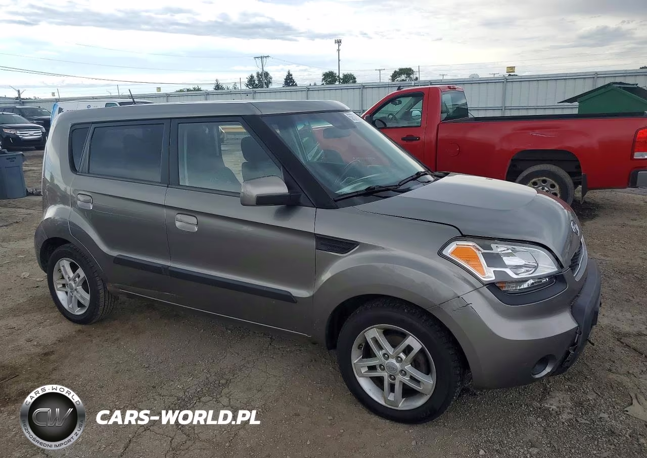2010 Kia Soul + VIN:KNDJT2A29A7118659 - 4