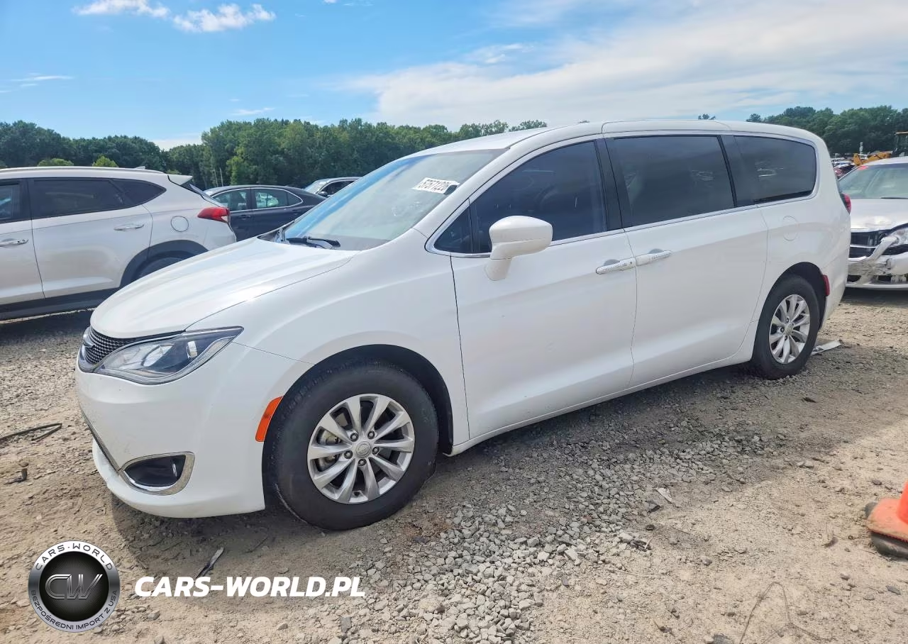 2018 Chrysler Pacifica Touring Plus – zdjęcie 1 z 13