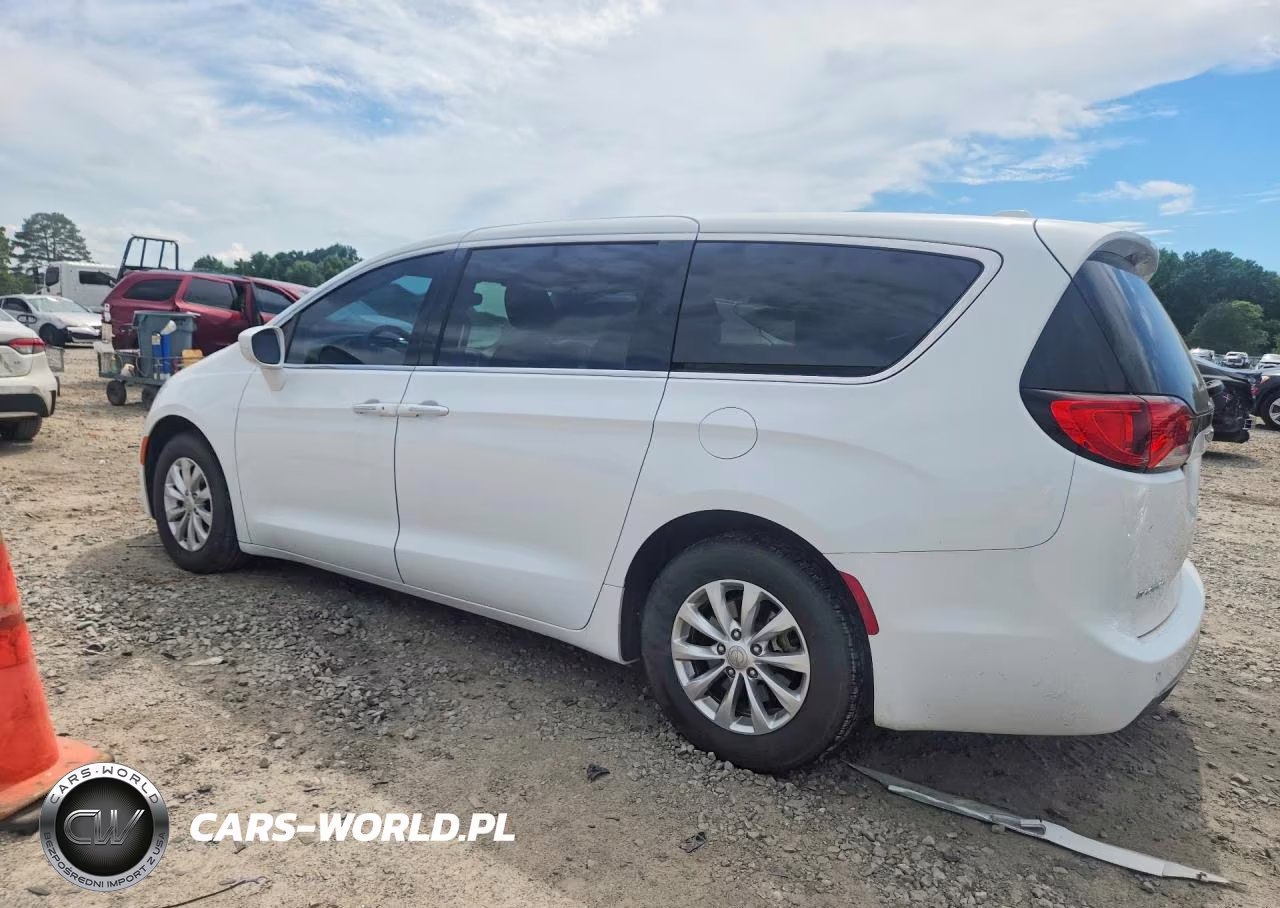 2018 Chrysler Pacifica Touring Plus VIN:2C4RC1FGXJR113180 - 2