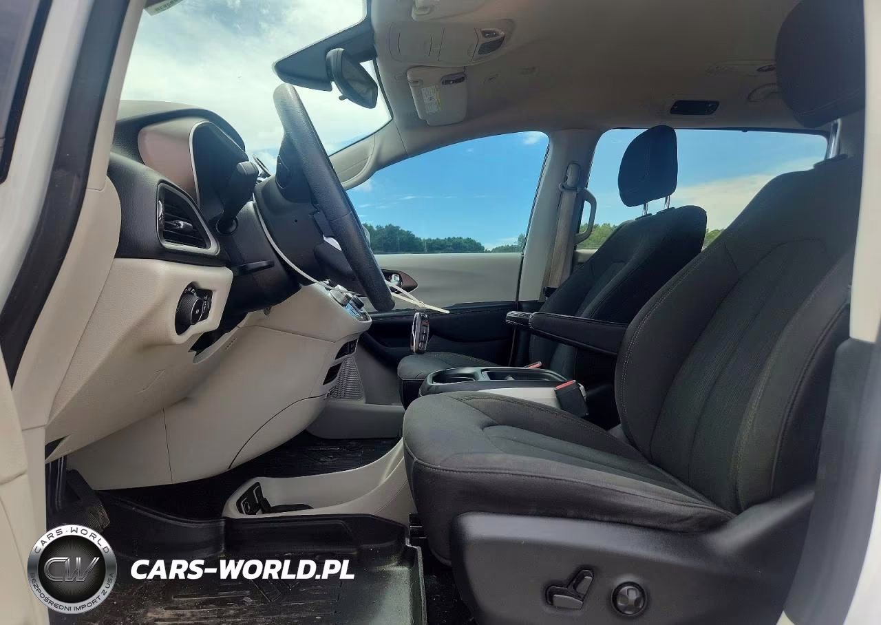 2018 Chrysler Pacifica Touring Plus VIN:2C4RC1FGXJR113180 - 7