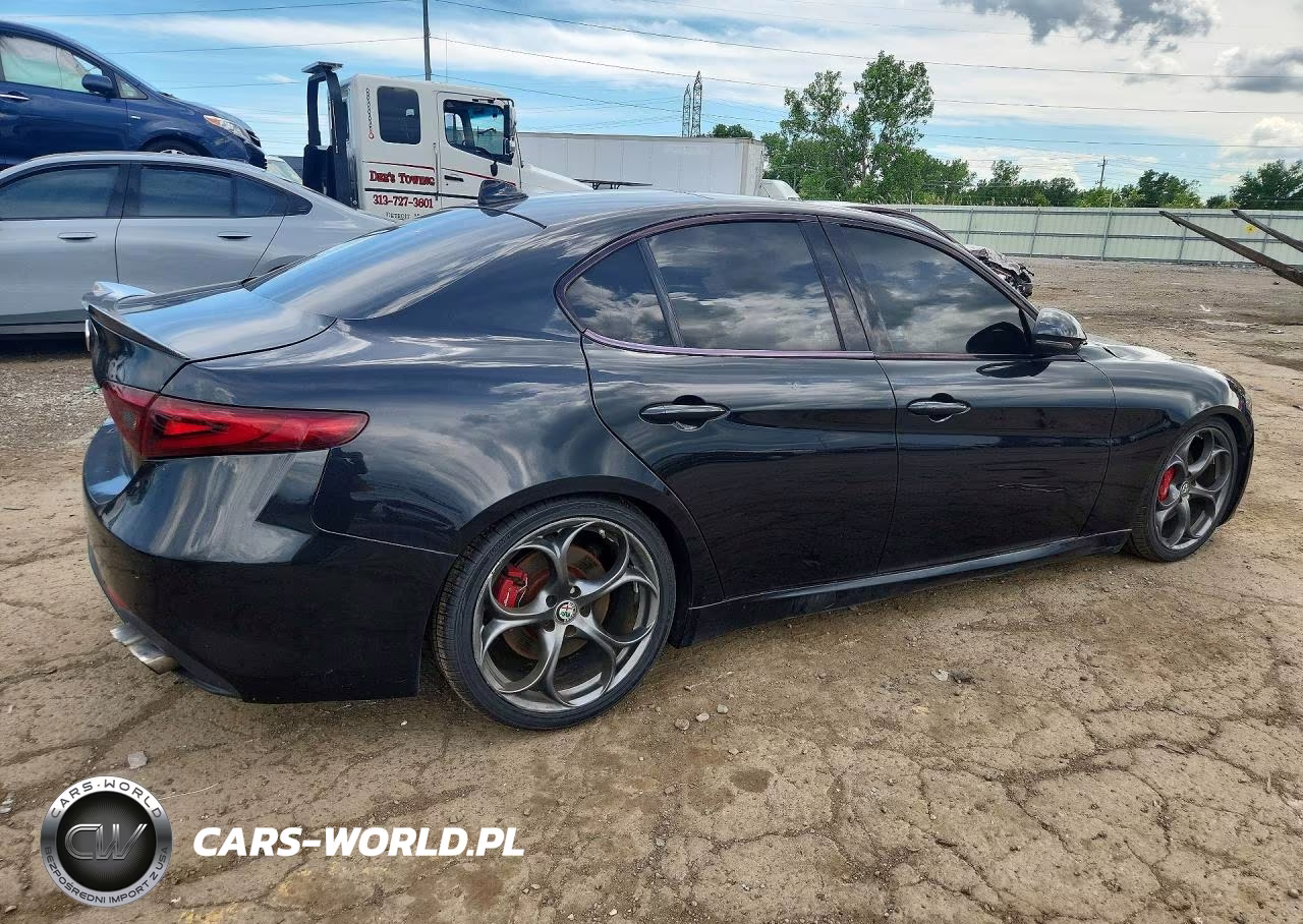 2017 Alfa Romeo Giulia Ti Q4 VIN:ZARFAEEN4H7544406 - 3