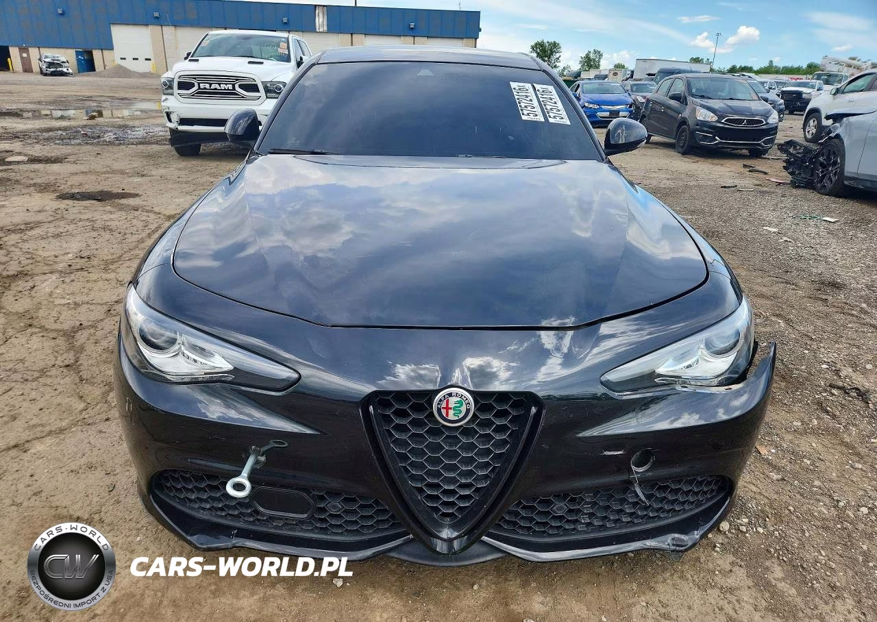 2017 Alfa Romeo Giulia Ti Q4 VIN:ZARFAEEN4H7544406 - 5