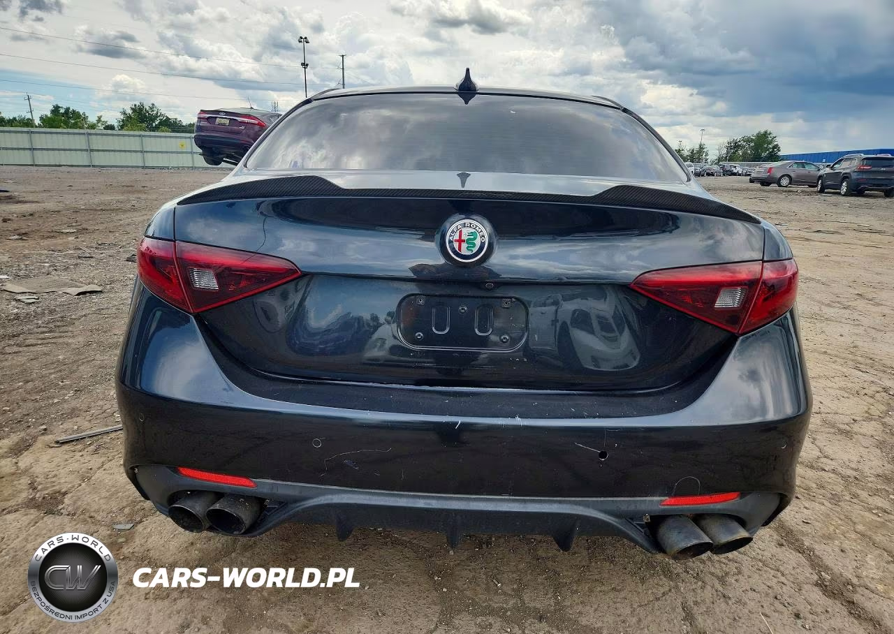 2017 Alfa Romeo Giulia Ti Q4 VIN:ZARFAEEN4H7544406 - 6