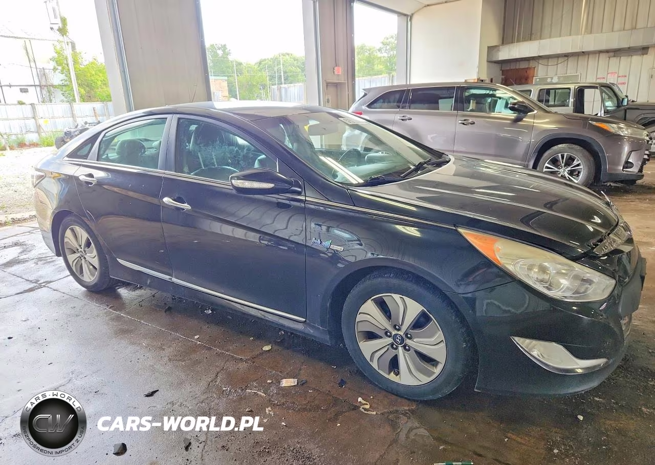 2013 Hyundai Sonata Hybrid VIN:KMHEC4A48DA081170 - 4