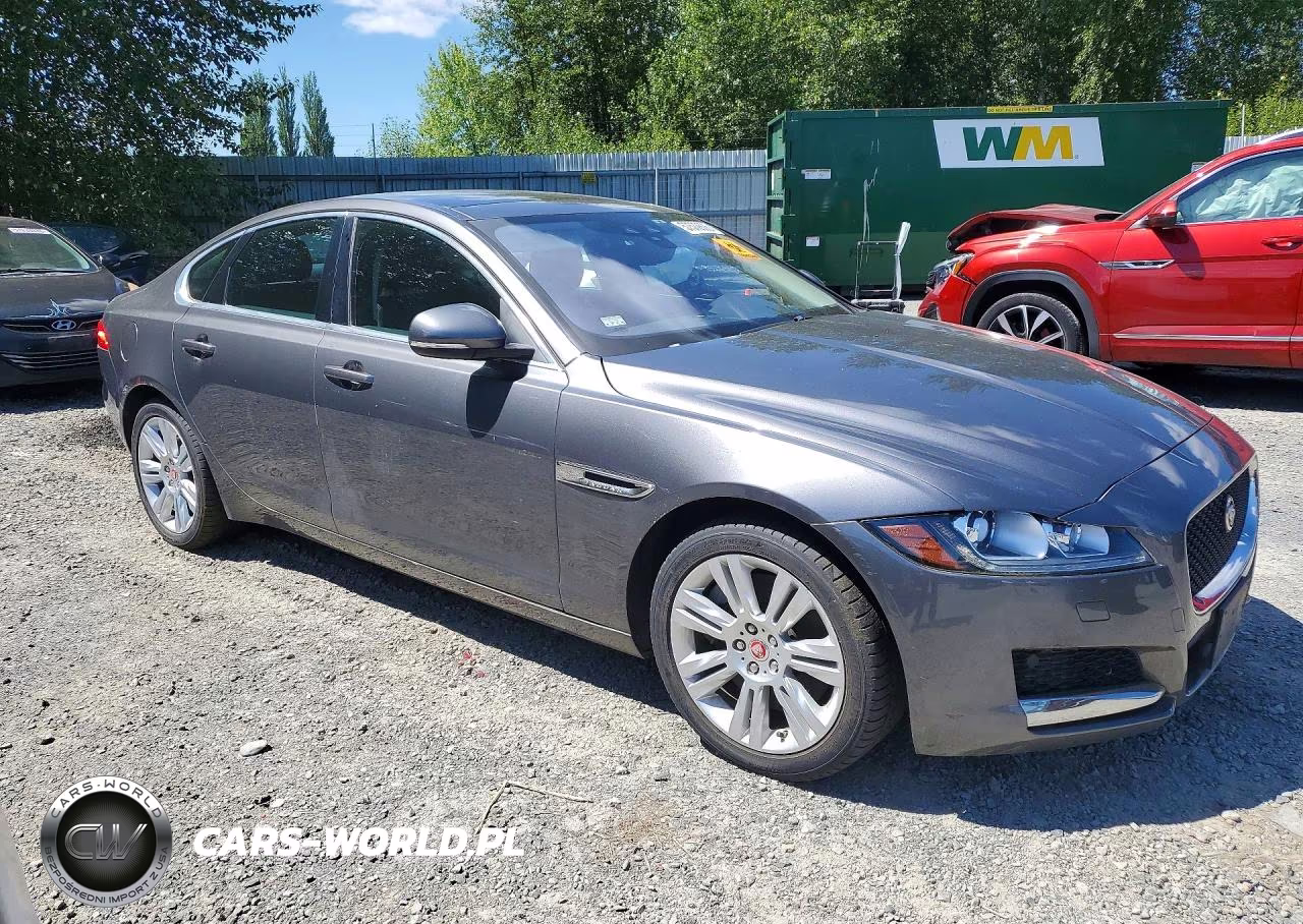 2017 Jaguar Xf Premium VIN:SAJBD4BV4HCY32658 - 4