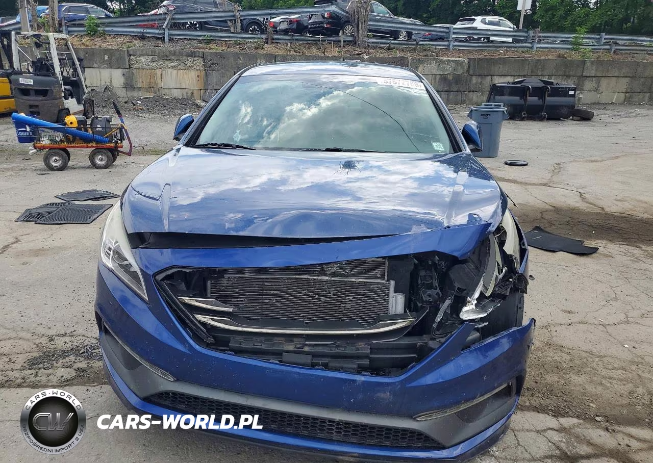 2015 Hyundai Sonata Sport VIN:5NPE34AF1FH024326 - 5