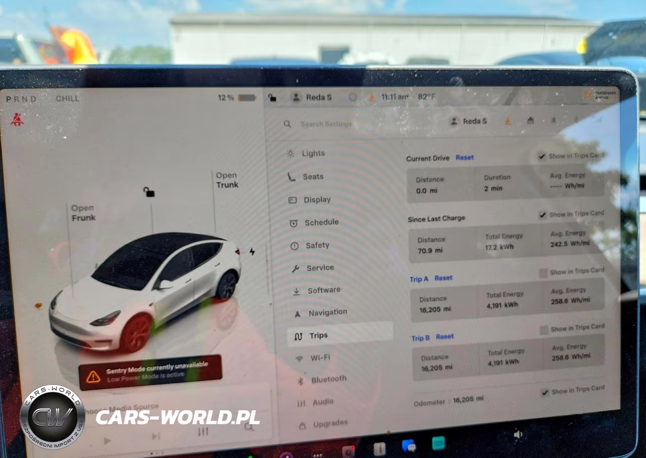 2024 Tesla Model Y VIN:7SAYGAEE5RF182904 - 9