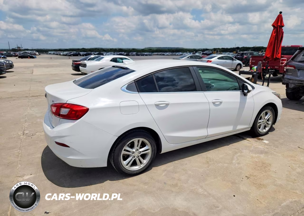 2018 Chevrolet Cruze Lt VIN:1G1BE5SM6J7163454 - 3