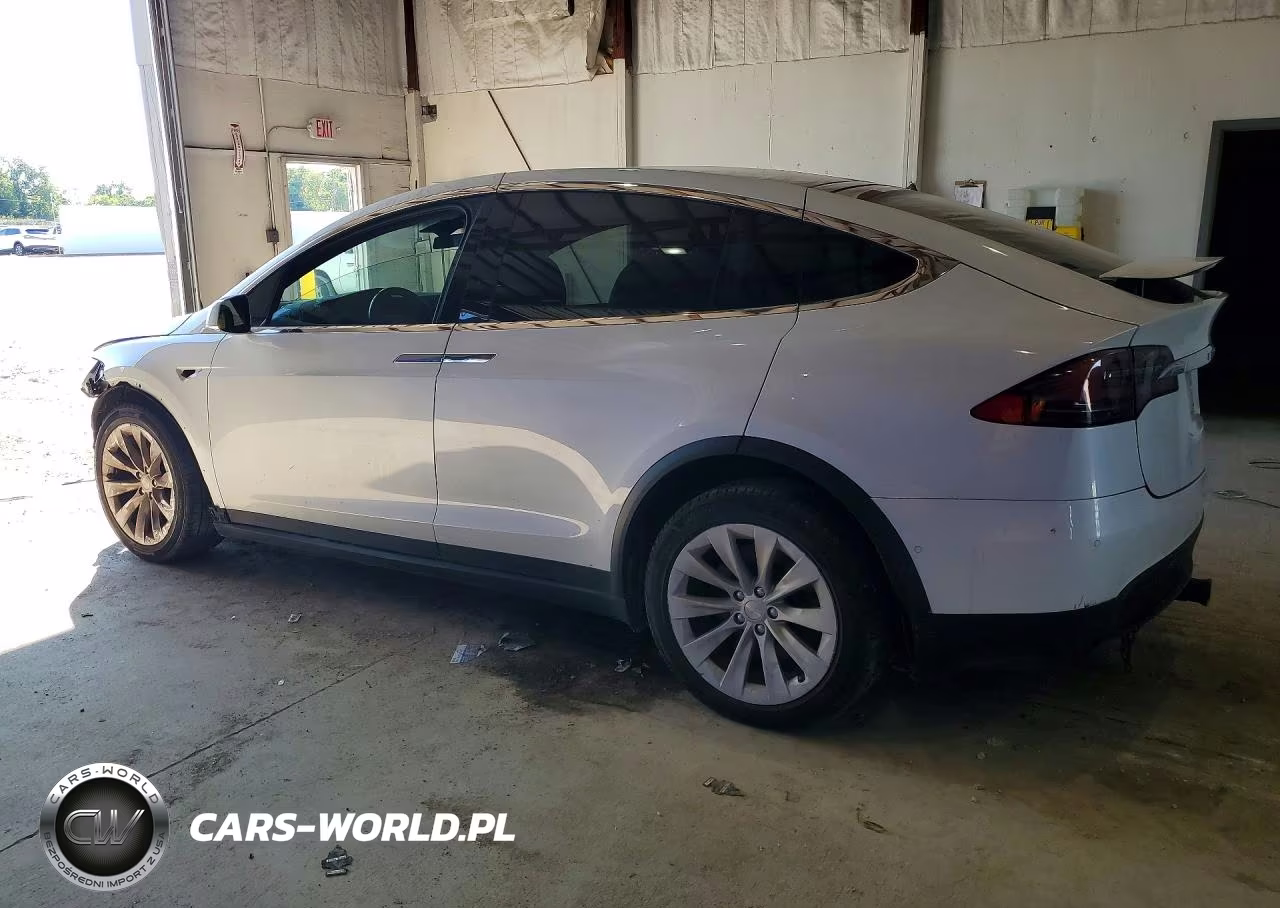2020 Tesla Model X VIN:5YJXCBE26LF271923 - 2