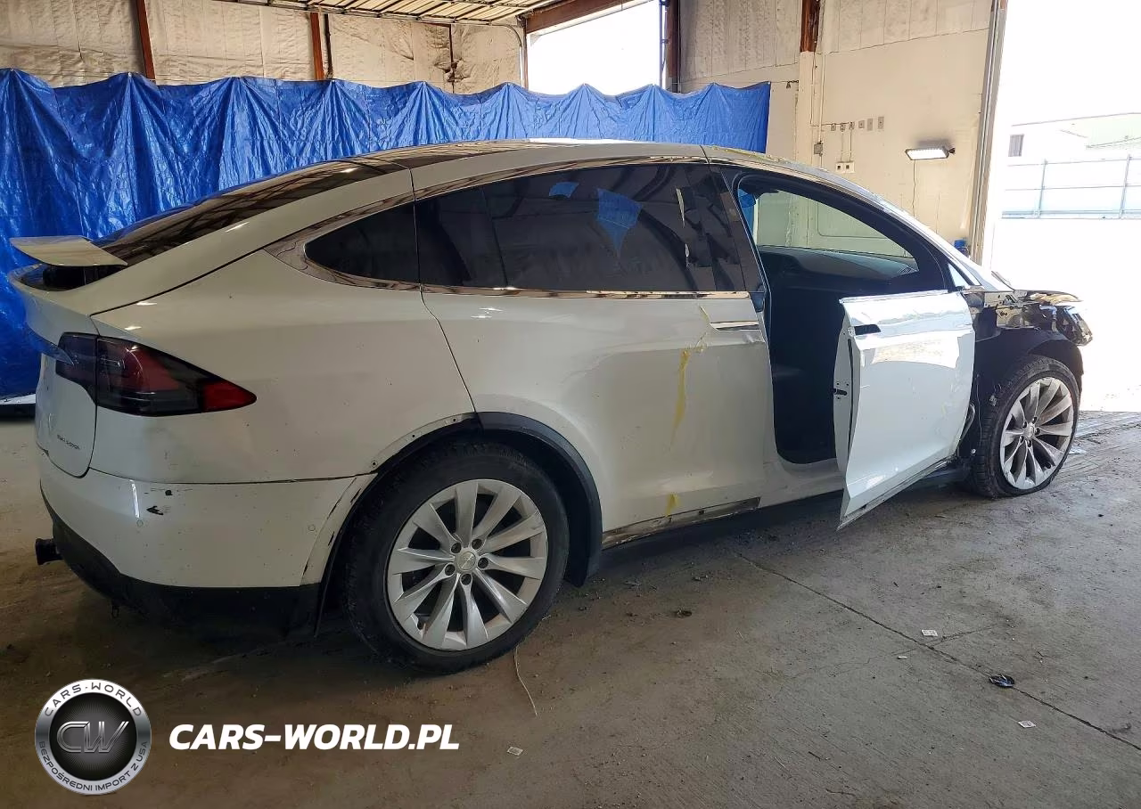 2020 Tesla Model X VIN:5YJXCBE26LF271923 - 3
