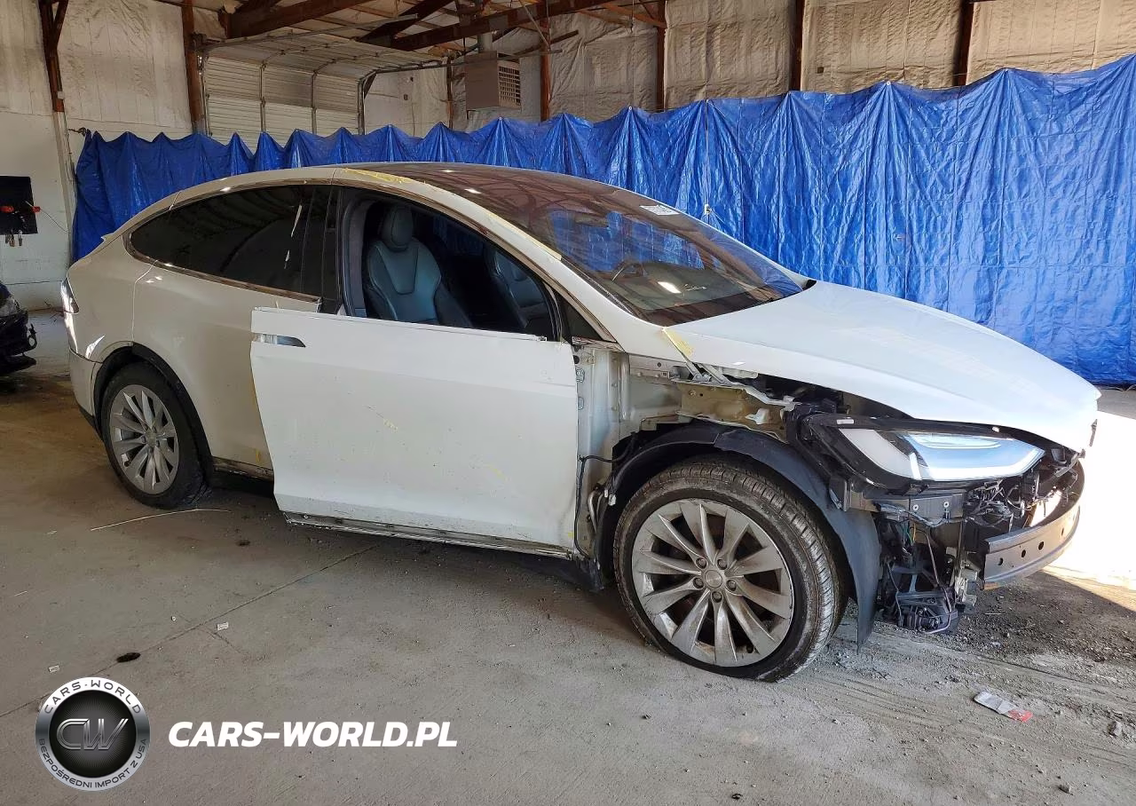 2020 Tesla Model X VIN:5YJXCBE26LF271923 - 4