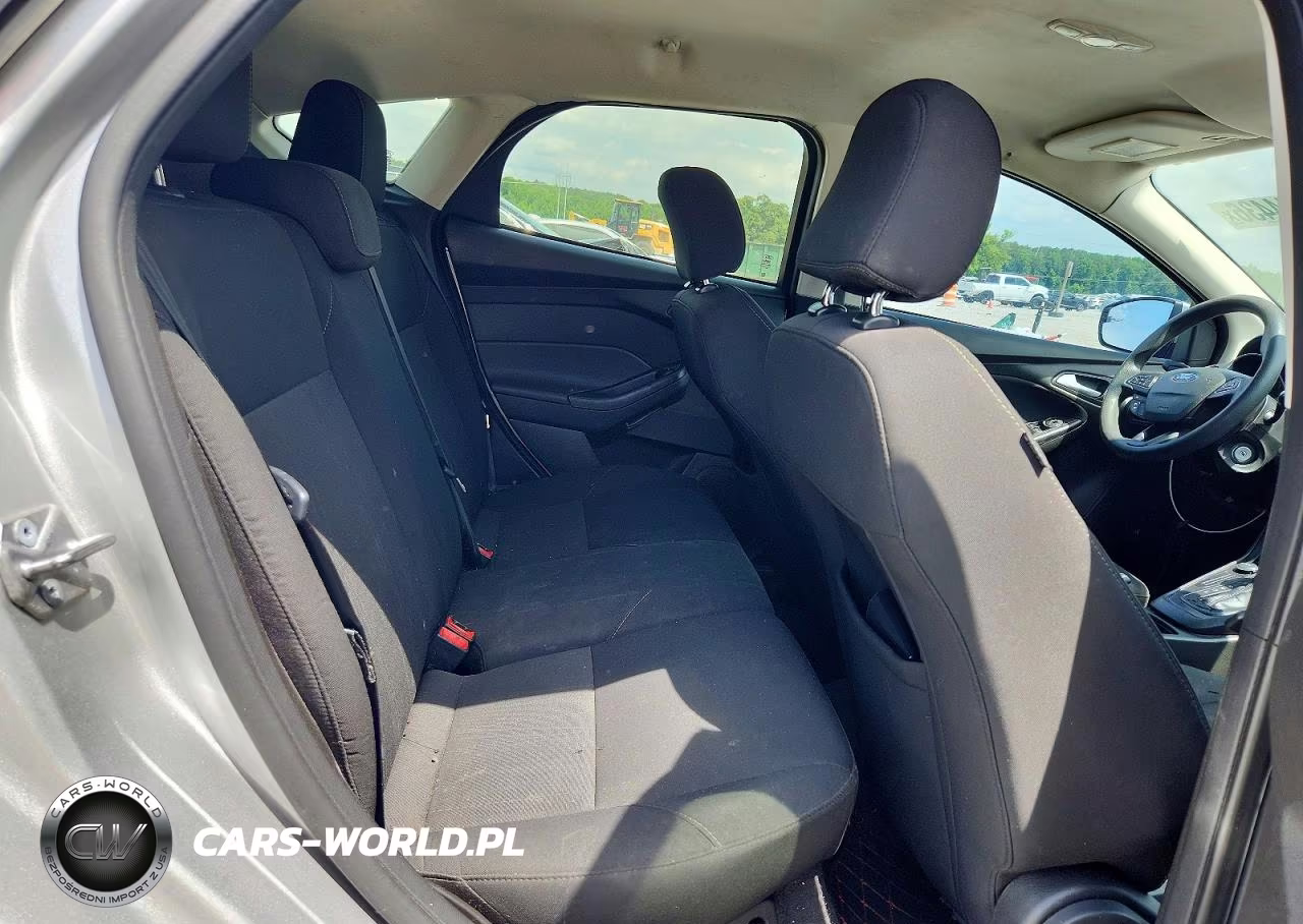 2016 Ford Focus Se VIN:1FADP3K24GL356429 - 10