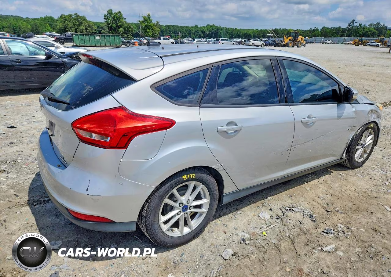 2016 Ford Focus Se VIN:1FADP3K24GL356429 - 3