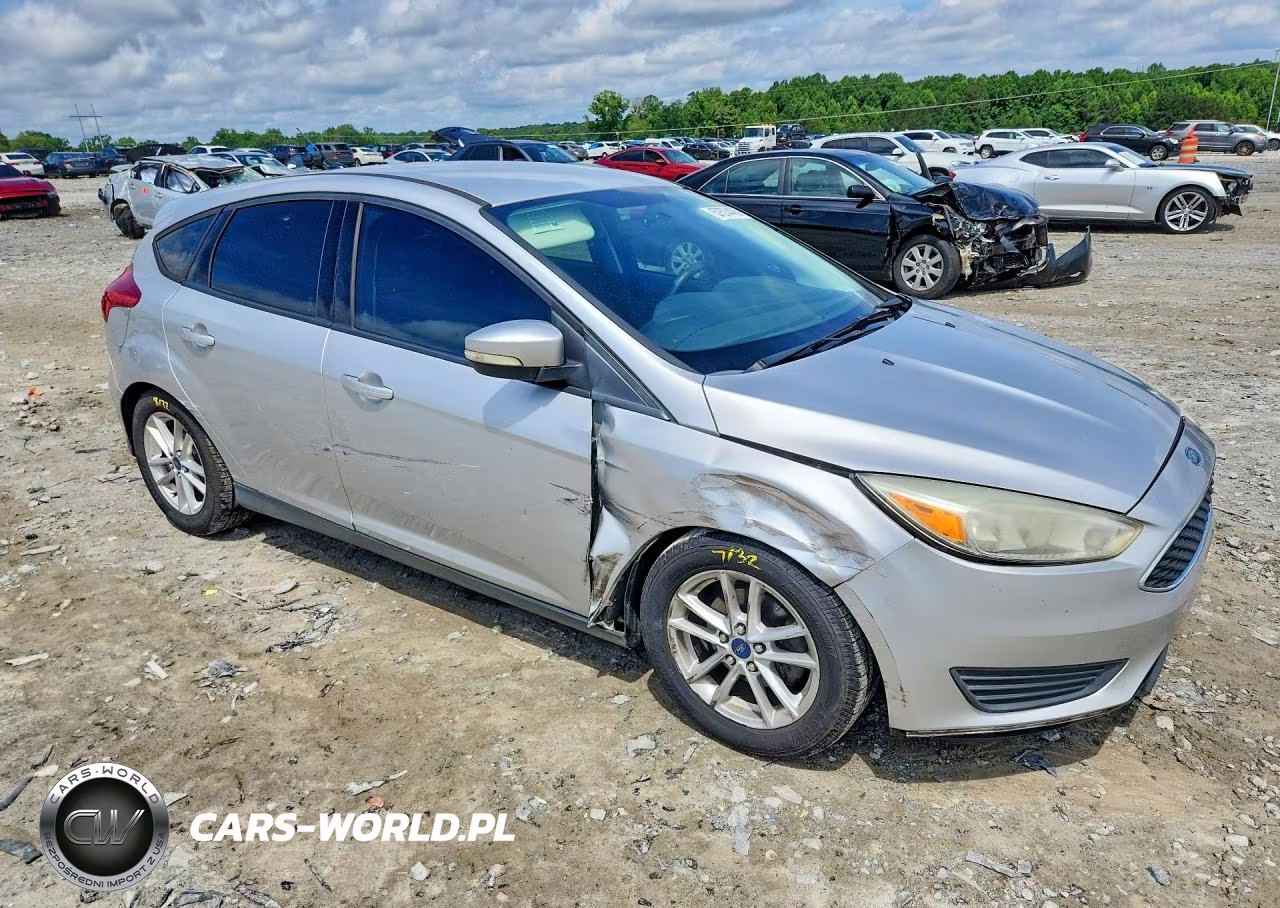 2016 Ford Focus Se VIN:1FADP3K24GL356429 - 4