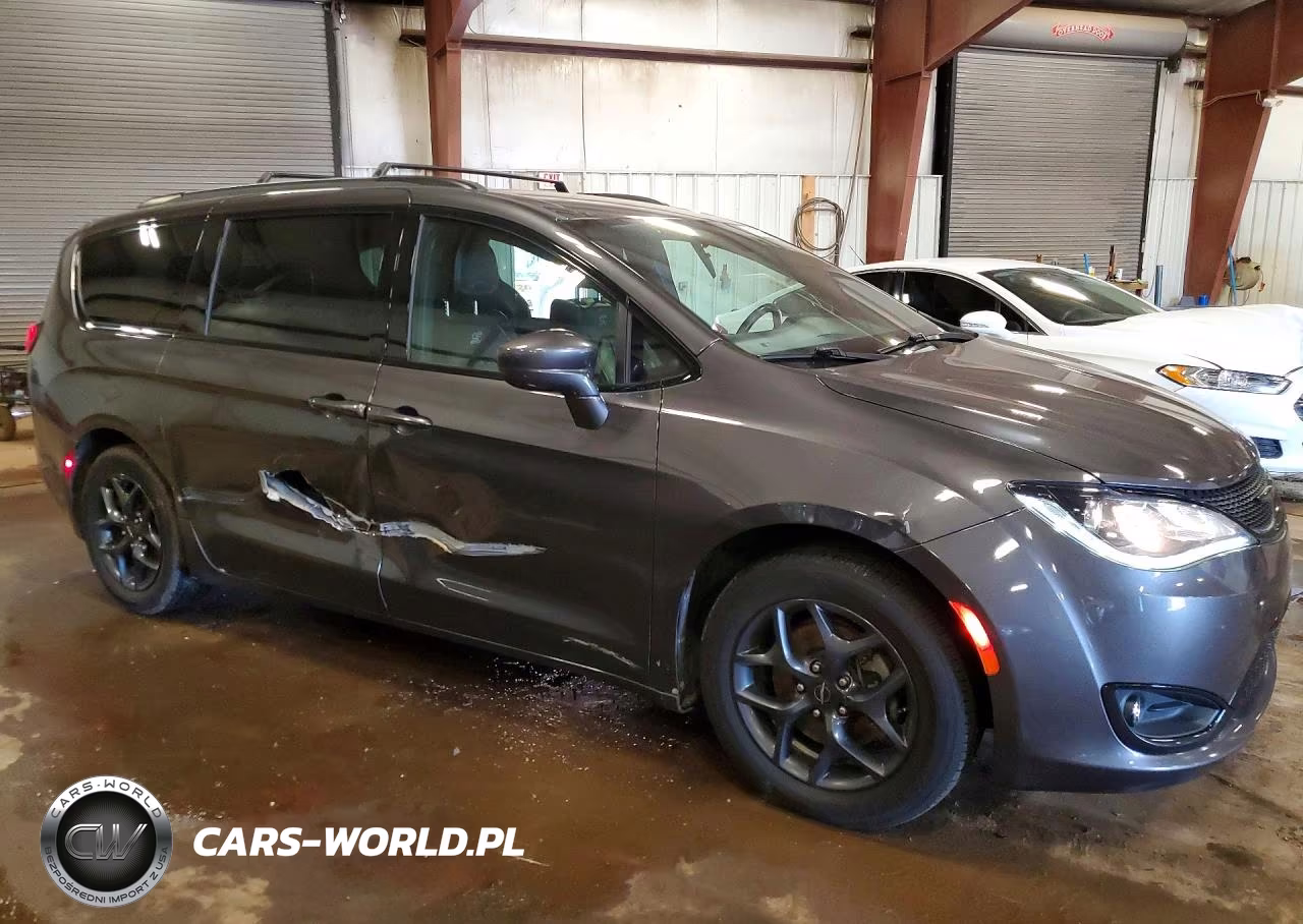 2018 Chrysler Pacifica Touring L VIN:2C4RC1BG3JR353970 - 4