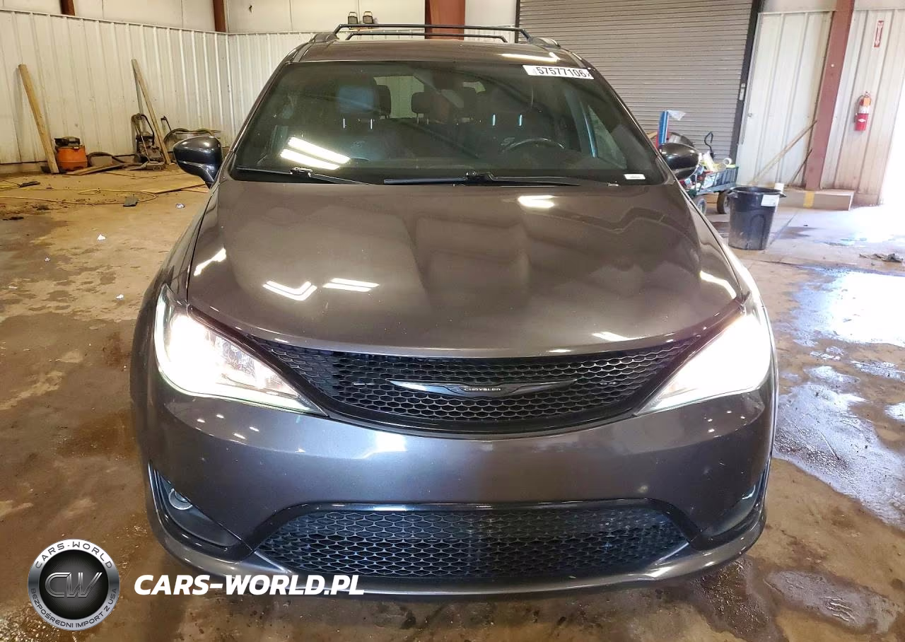 2018 Chrysler Pacifica Touring L VIN:2C4RC1BG3JR353970 - 5