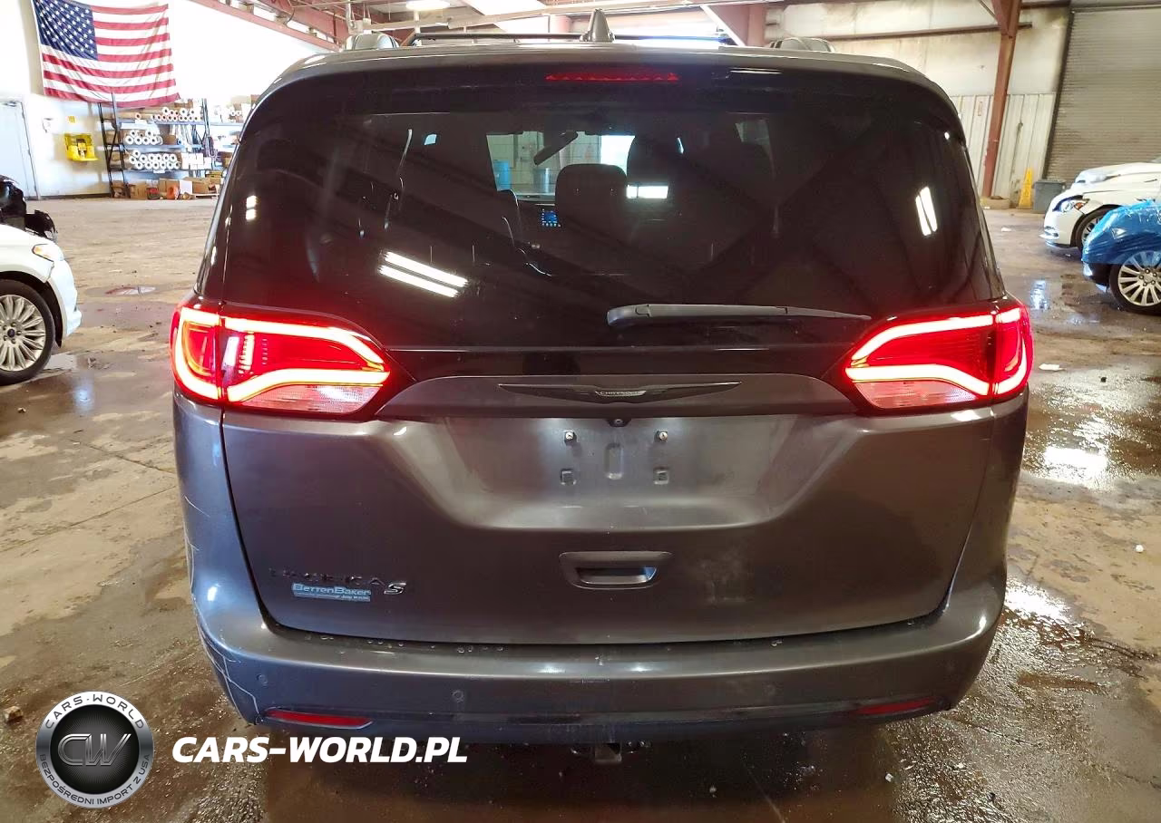 2018 Chrysler Pacifica Touring L VIN:2C4RC1BG3JR353970 - 6