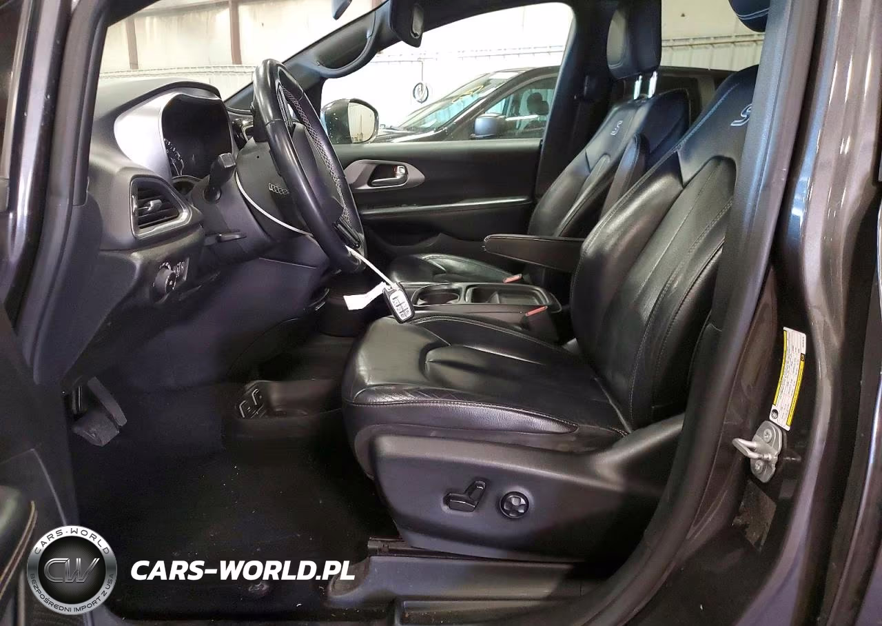 2018 Chrysler Pacifica Touring L VIN:2C4RC1BG3JR353970 - 7