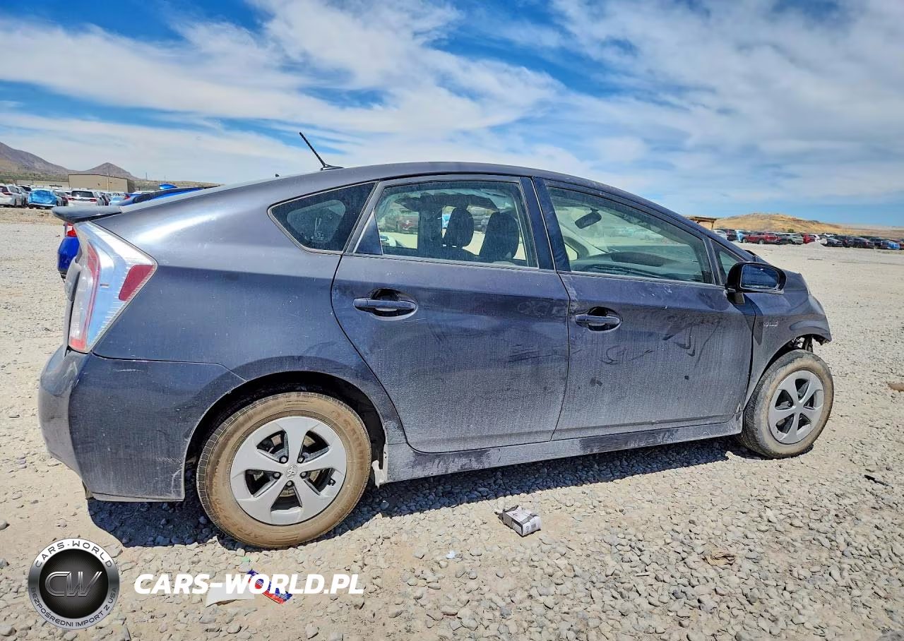 2013 Toyota Prius Three VIN:JTDKN3DU4D1669557 - 3