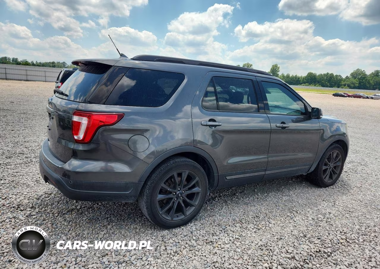 2018 Ford Explorer Xlt VIN:1FM5K7D88JGB15569 - 3