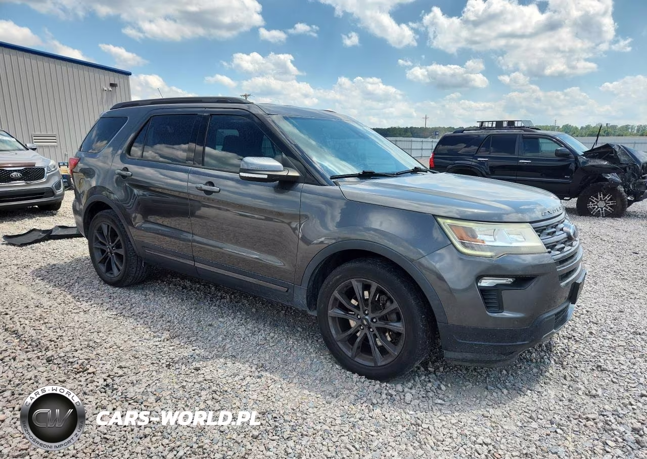 2018 Ford Explorer Xlt VIN:1FM5K7D88JGB15569 - 4