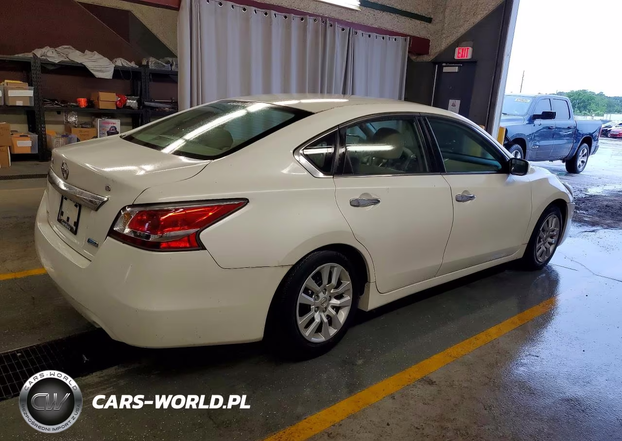 2014 Nissan Altima 2.5 S VIN:1N4AL3AP3EN371209 - 3